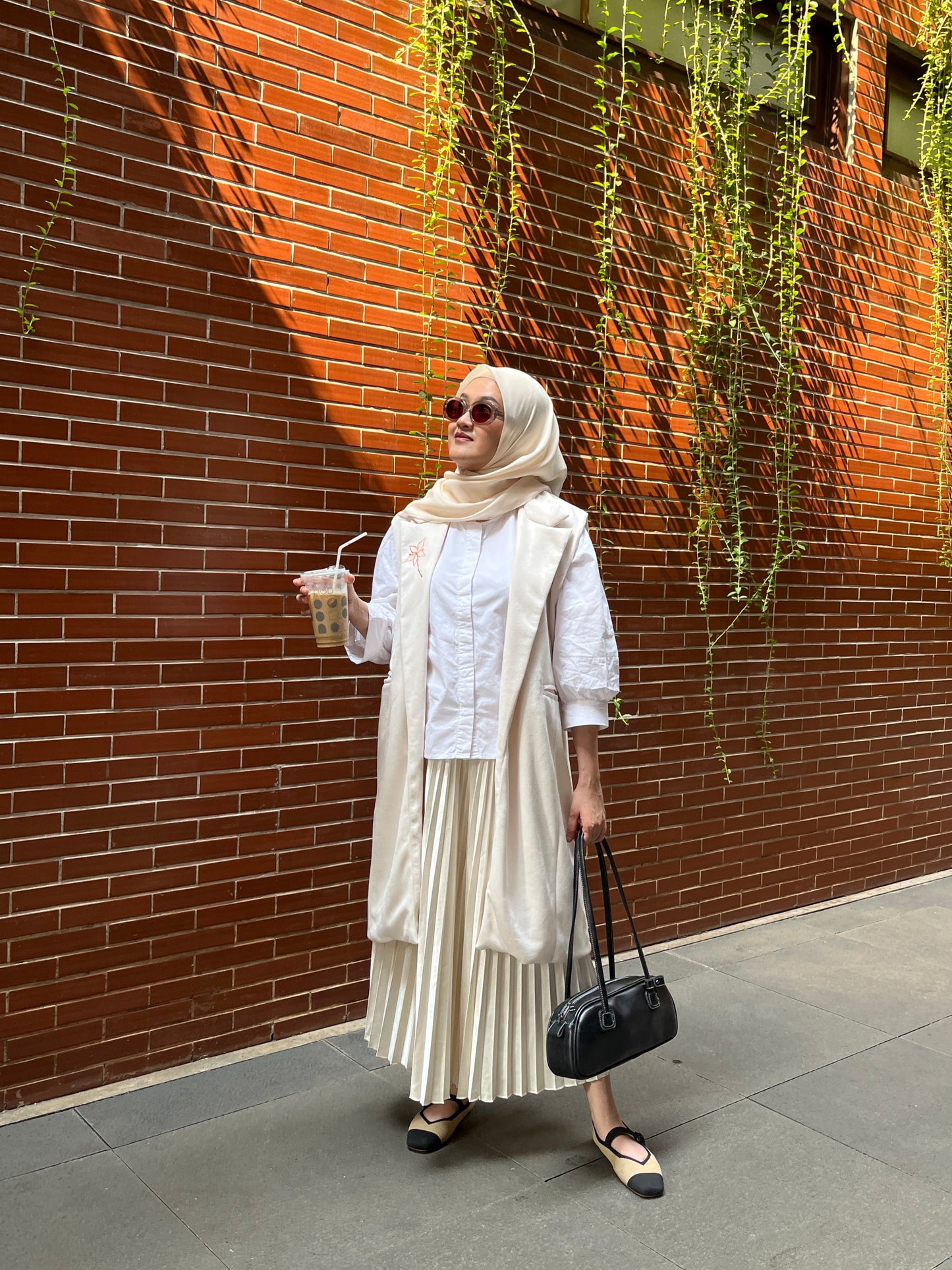 ELAURA OUTER