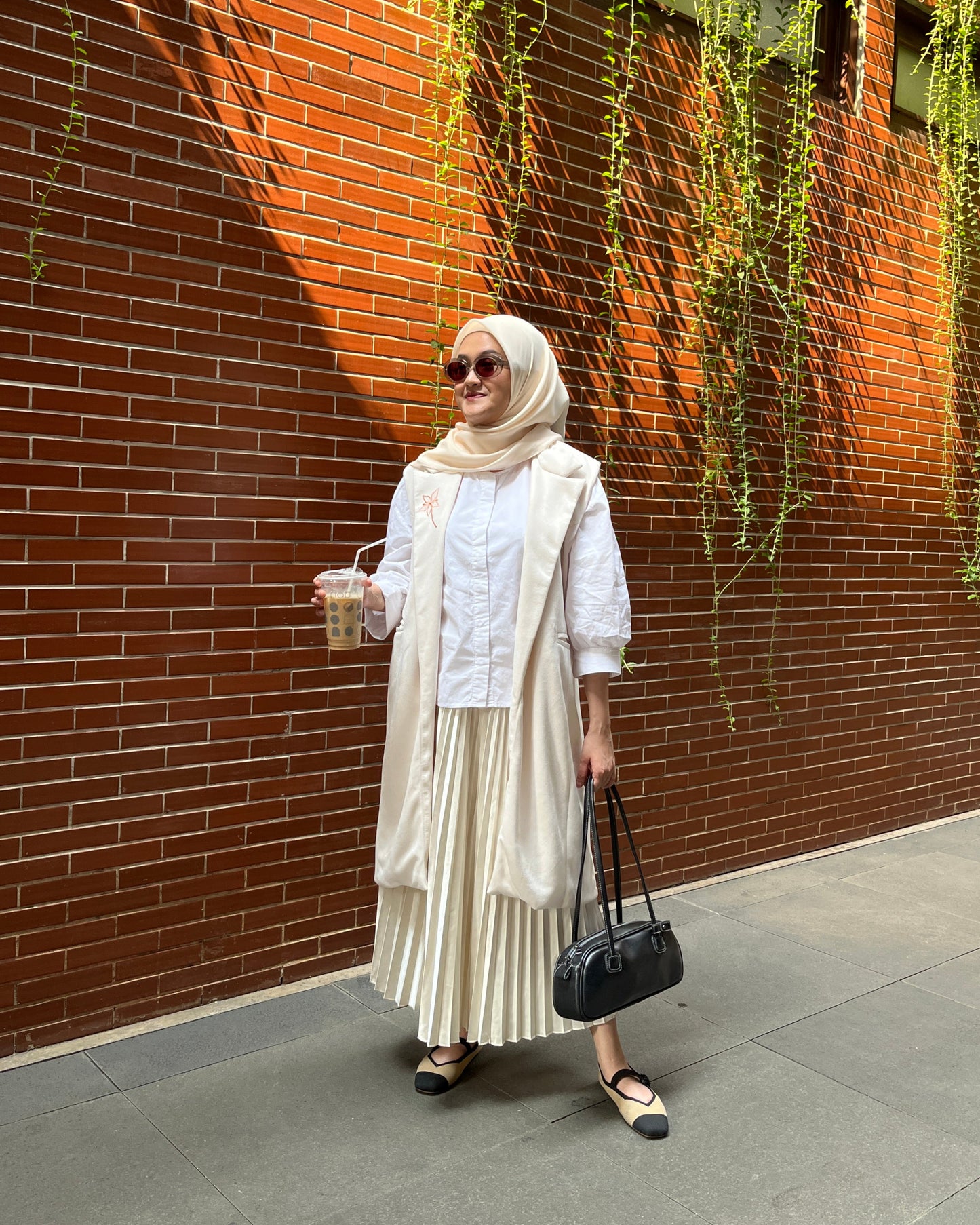 ELAURA OUTER